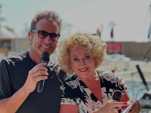 Lieve @karin_bloemen 

Gefeliciteerd met je verjaardag ❤️ Maak er een mooie dag! 🎉🎉🎉

Kus van Geer. 

#gerardjoling #karinbloemen #happybirthday